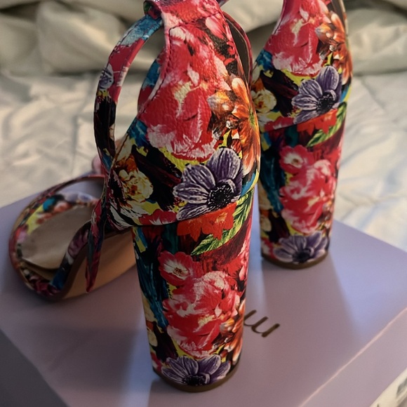 Steve Madden sandals - Picture 2 of 5